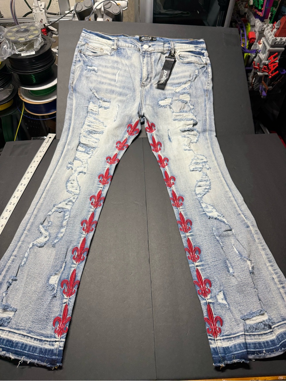 Red Fleur-Trim Distressed Light Wash Jeans